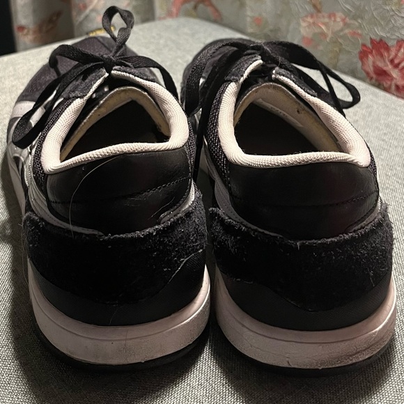 Onitsuka Tiger Black and White Men's Sneakers Size 11 1/2 - Picture 3 of 12